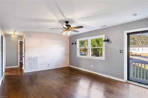409 Samuelson Ct, Hampton, VA 23605 photo 5