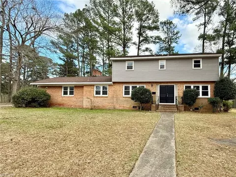 317 Mapleshore Dr, Chesapeake, VA 23320