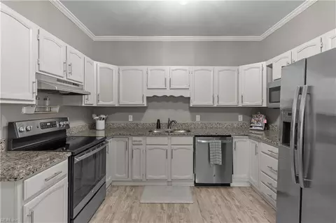 Kitchen - 437 Colbert Ave, Hampton, VA 23669 photo 4 of 4