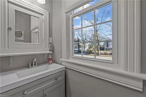 Bath - 437 Colbert Ave, Hampton, VA 23669 photo 1 of 4