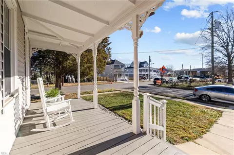 Exterior - 437 Colbert Ave, Hampton, VA 23669 photo 4 of 7