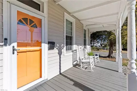 Exterior - 437 Colbert Ave, Hampton, VA 23669 photo 3 of 7