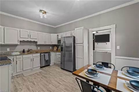 Kitchen - 437 Colbert Ave, Hampton, VA 23669 photo 1 of 4