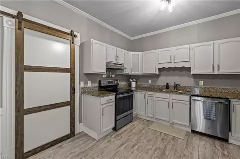 Kitchen - 437 Colbert Ave, Hampton, VA 23669 photo 2 of 4