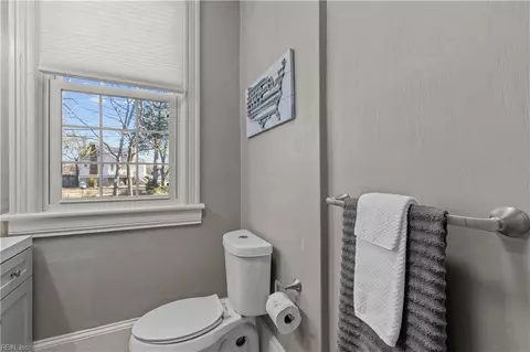 Bath - 437 Colbert Ave, Hampton, VA 23669 photo 2 of 4