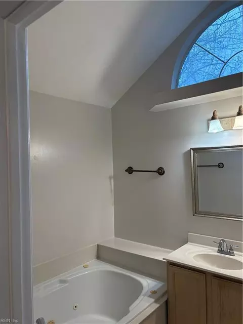 Bath - 116 Esplanade Pl, Chesapeake, VA 23320 photo 2 of 5