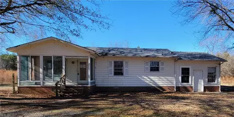 31198 Smiths Ferry Rd, Franklin, VA 23851