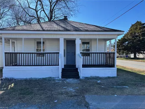 401 Pleasant St, Suffolk, VA 23434