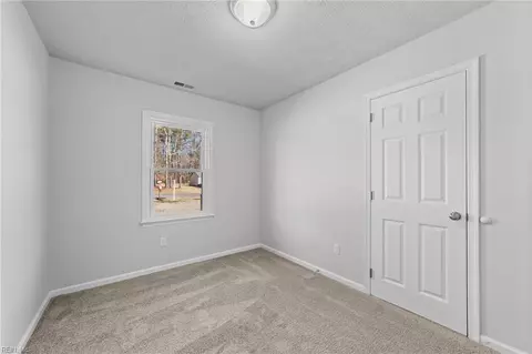 Bedroom - 16154 E Byron Dr, Smithfield, VA 23430 photo 2 of 8