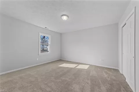 Bedroom - 16154 E Byron Dr, Smithfield, VA 23430 photo 6 of 8