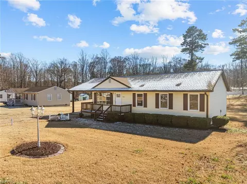 Exterior - 16154 E Byron Dr, Smithfield, VA 23430 photo 3 of 12