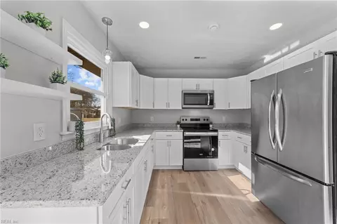 Kitchen - 16154 E Byron Dr, Smithfield, VA 23430 photo 4 of 4