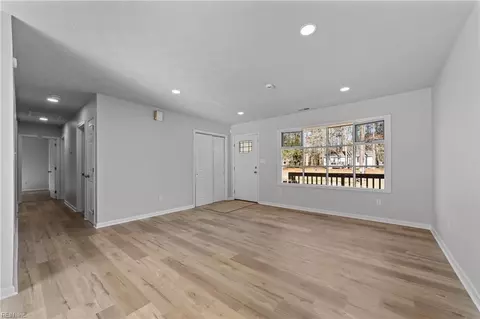 Living - 16154 E Byron Dr, Smithfield, VA 23430 photo 2 of 5