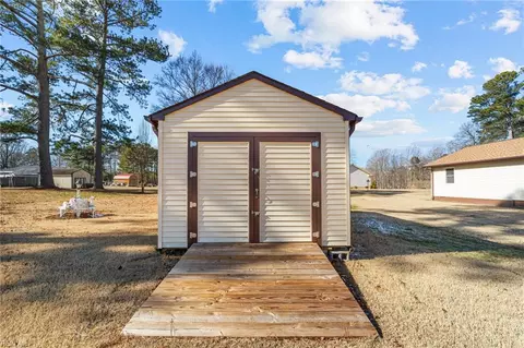 Exterior - 16154 E Byron Dr, Smithfield, VA 23430 photo 5 of 12