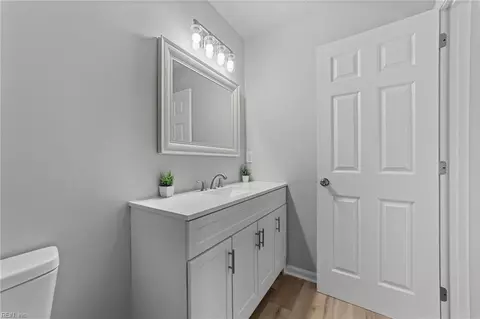 Bath - 16154 E Byron Dr, Smithfield, VA 23430 photo 2 of 3