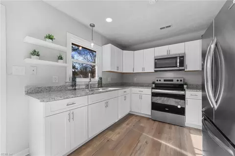 Kitchen - 16154 E Byron Dr, Smithfield, VA 23430 photo 3 of 4