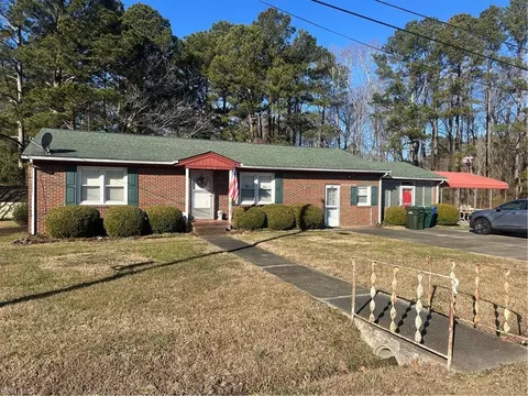 109 Lakewood Dr, Suffolk, VA 23434
