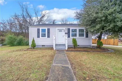 6933 Gregory Dr, Norfolk, VA 23513 photo 2