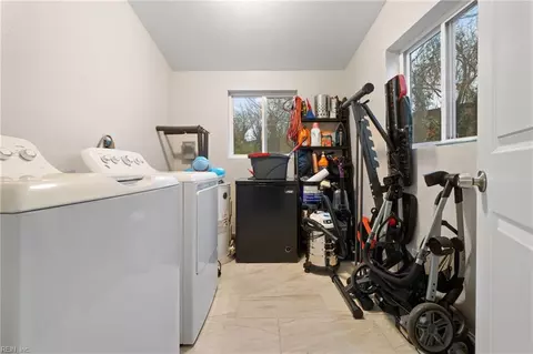 6933 Gregory Dr, Norfolk, VA 23513 photo 12