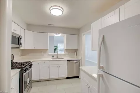 15 Evergreen Pl, Hampton, VA 23666 photo 8