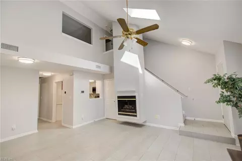 15 Evergreen Pl, Hampton, VA 23666 photo 2
