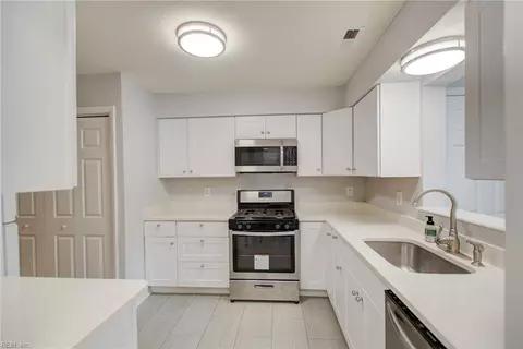 15 Evergreen Pl, Hampton, VA 23666 photo 3