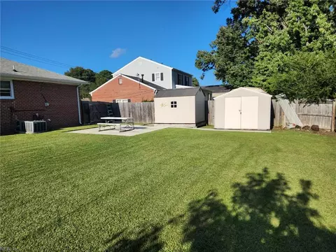 Exterior - 4801 Threechopt Rd, Hampton, VA 23666 photo 3 of 5
