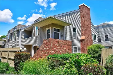 4910 Cypress Point Cir #201, Virginia Beach, VA 23455