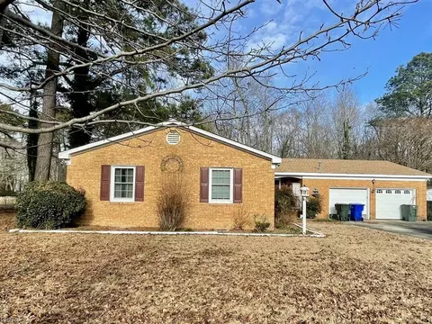 106 Crestwood Dr, Suffolk, VA 23437