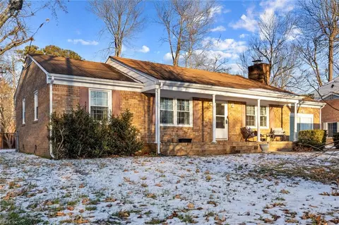 934 Moyer Rd, Newport News, VA 23608