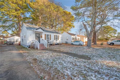 Exterior - 153 Chichester Ave, Hampton, VA 23669 photo 2 of 6