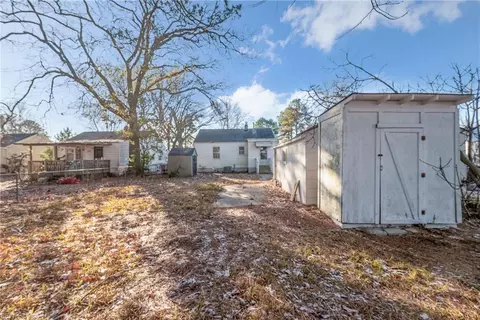 Exterior - 153 Chichester Ave, Hampton, VA 23669 photo 4 of 6
