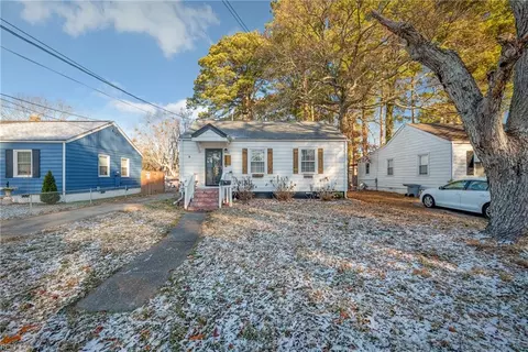 153 Chichester Ave, Hampton, VA 23669