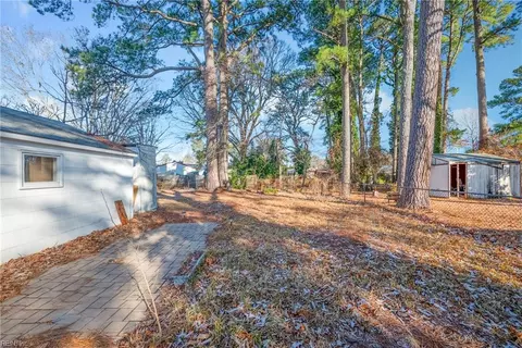 Exterior - 153 Chichester Ave, Hampton, VA 23669 photo 3 of 6