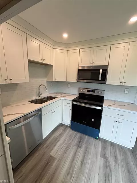 1812 Hartford Dr, Norfolk, VA 23518