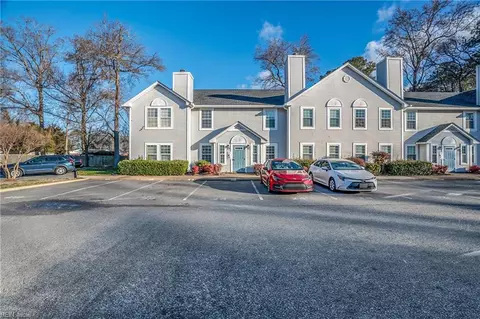 4822 Station House Ln, Virginia Beach, VA 23455