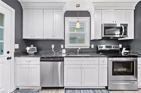Kitchen - 1108 Wright Ave, Chesapeake, VA 23324 photo 2 of 2