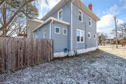 Exterior - 701 E Pembroke Ave, Hampton, VA 23669 photo 4 of 5