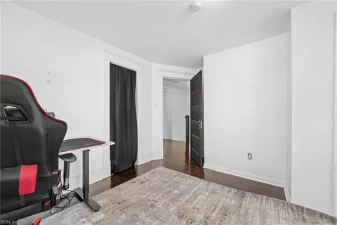 Entry Way - 701 E Pembroke Ave, Hampton, VA 23669 photo 4 of 6