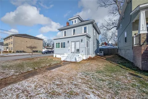Exterior - 701 E Pembroke Ave, Hampton, VA 23669 photo 2 of 5
