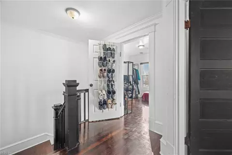 Entry Way - 701 E Pembroke Ave, Hampton, VA 23669 photo 3 of 6