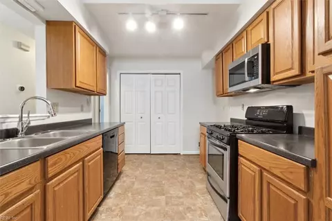 Entry Way - 14 Silk Tree Pl, Hampton, VA 23666 photo 1 of 1