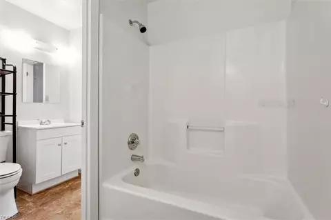 Bath - 14 Silk Tree Pl, Hampton, VA 23666 photo 3 of 5