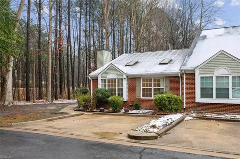 Exterior - 14 Silk Tree Pl, Hampton, VA 23666 photo 3 of 6