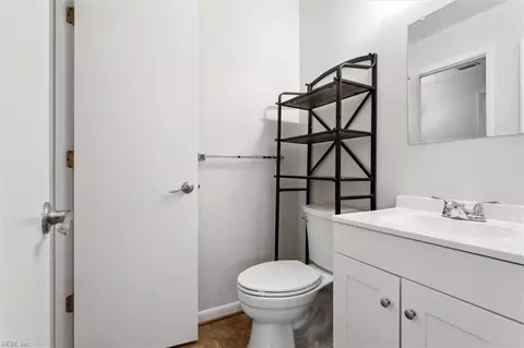 Bath - 14 Silk Tree Pl, Hampton, VA 23666 photo 2 of 5