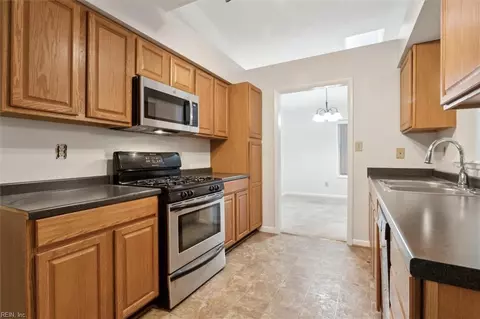 Kitchen - 14 Silk Tree Pl, Hampton, VA 23666 photo 1 of 2