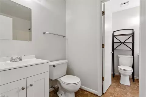 Bath - 14 Silk Tree Pl, Hampton, VA 23666 photo 4 of 5