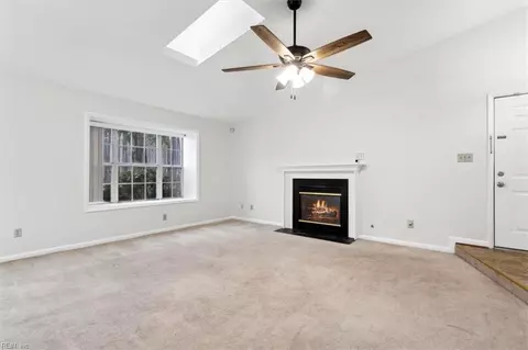 Living - 14 Silk Tree Pl, Hampton, VA 23666 photo 2 of 6