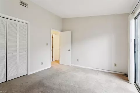 Bedroom - 14 Silk Tree Pl, Hampton, VA 23666 photo 4 of 6