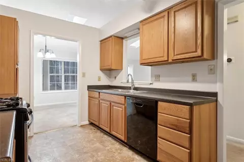Kitchen - 14 Silk Tree Pl, Hampton, VA 23666 photo 2 of 2